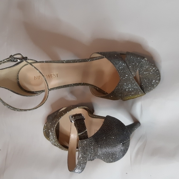 NINE West sparkly Silver And Gold heels Sz-10 - Picture 7 of 8